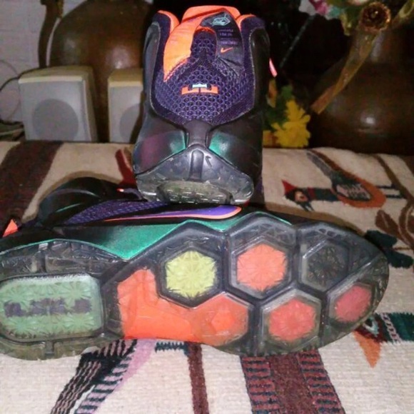 Lebron shoes - Picture 3 of 4